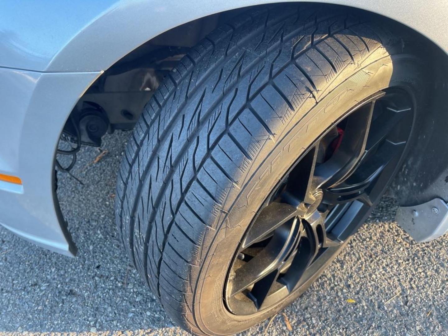 2013 SILVER /Grey Upholstery FORD MUSTANG CONVERTIBLE (1ZVBP8EM2D5) with an 3.7L engine, Automatic transmission, located at 1505 S 356th St., Federal Way, WA, 98003, 47.282051, -122.314781 - Reduced price, $10,460! Runs great and handles well even in rain! You will find this sporty Ford Mustang convertible leads the class in performance and refinement. The look is unmistakably Ford, the smooth contours and cutting-edge technology of this Ford Mustang V6 will definitely turn heads. Th - Photo#23