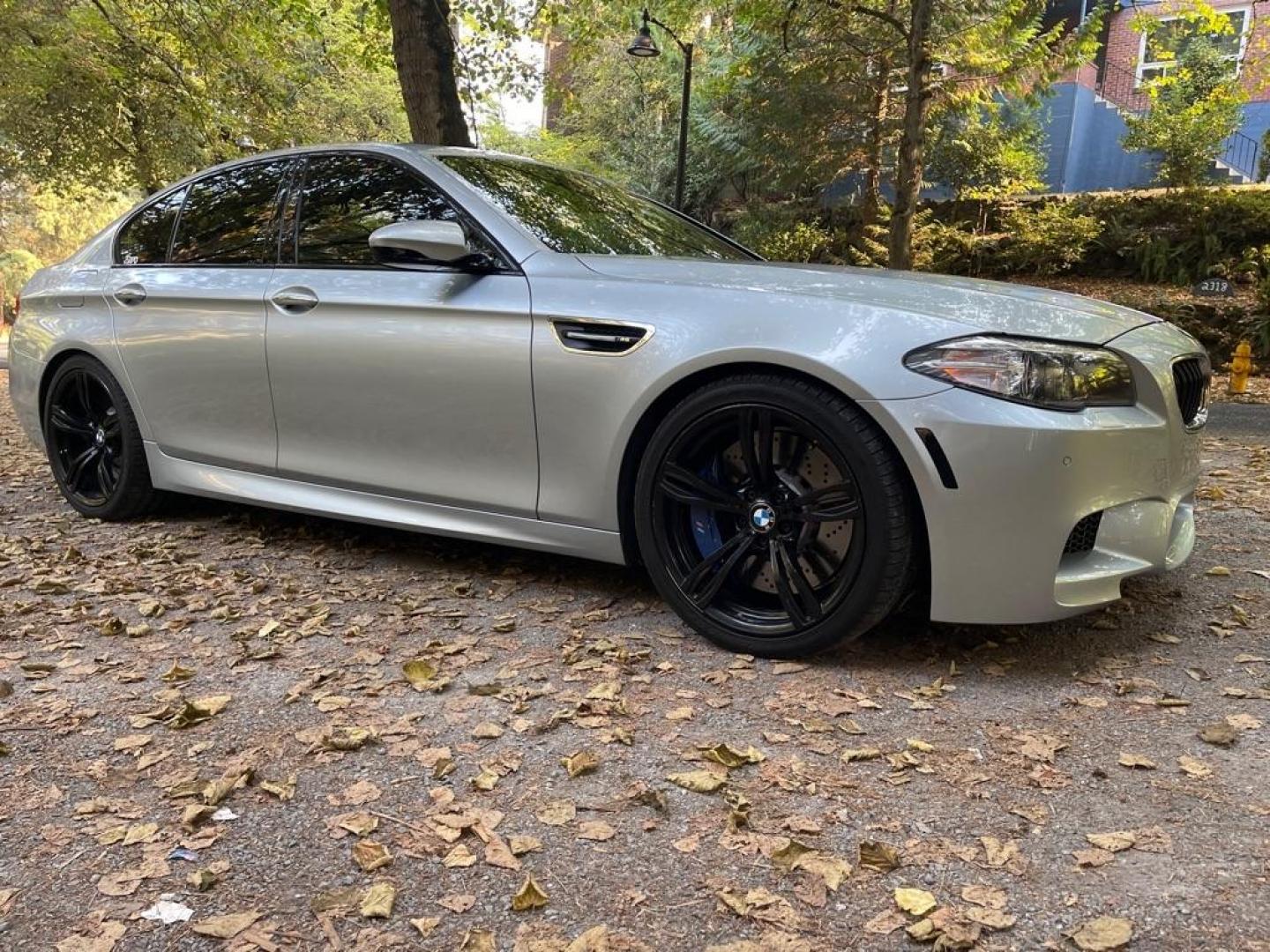 2014 SILVERSTONE 2 METALLIC /Extended Merino Leather Upholstery BMW M5 TWIN-TURBO SPORT PREMIUM (WBSFV9C53ED) with an 4.4L engine, Automatic transmission, located at 1505 S 356th St., Federal Way, WA, 98003, 47.282051, -122.314781 - This M5 is beyond fast: 7-Speed M Double-Clutch w/DriveLogic and 4.4L V8 32V DOHC TWIN-TURBO Engine. COMPETITION PACKAGE with increased horsepower (up to 775 hp), high-gloss black design elements, forged wheels, lowered sport suspension, and an M Sport exhaust system. Modifications: FabSpe - Photo#10