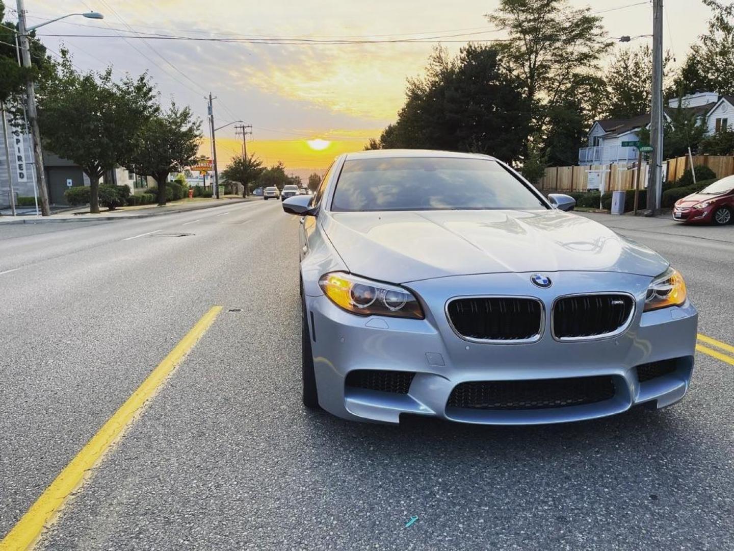 2014 SILVERSTONE 2 METALLIC /Extended Merino Leather Upholstery BMW M5 TWIN-TURBO SPORT PREMIUM (WBSFV9C53ED) with an 4.4L engine, Automatic transmission, located at 1505 S 356th St., Federal Way, WA, 98003, 47.282051, -122.314781 - This M5 is beyond fast: 7-Speed M Double-Clutch w/DriveLogic and 4.4L V8 32V DOHC TWIN-TURBO Engine. COMPETITION PACKAGE with increased horsepower (up to 775 hp), high-gloss black design elements, forged wheels, lowered sport suspension, and an M Sport exhaust system. Modifications: FabSpe - Photo#11