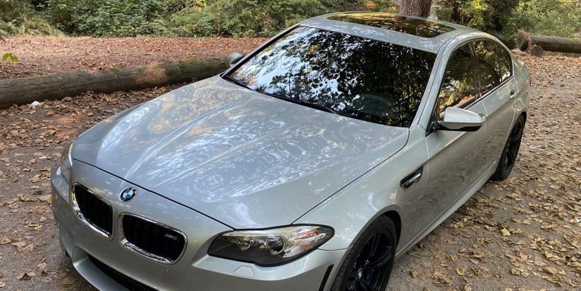 2014 SILVERSTONE 2 METALLIC /Extended Merino Leather Upholstery BMW M5 TWIN-TURBO SPORT PREMIUM (WBSFV9C53ED) with an 4.4L engine, Automatic transmission, located at 1505 S 356th St., Federal Way, WA, 98003, 47.282051, -122.314781 - This M5 is beyond fast: 7-Speed M Double-Clutch w/DriveLogic and 4.4L V8 32V DOHC TWIN-TURBO Engine. COMPETITION PACKAGE with increased horsepower (up to 775 hp), high-gloss black design elements, forged wheels, lowered sport suspension, and an M Sport exhaust system. Modifications: FabSpe - Photo#2